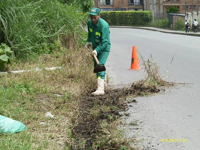 EPA  ESP  recupero vía principal en el barrio Portal de Pinares